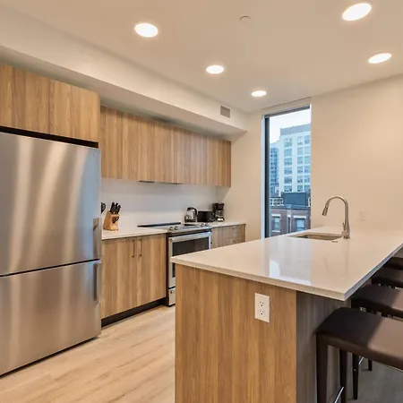 Gorgeous Apt Heart Of Downtown